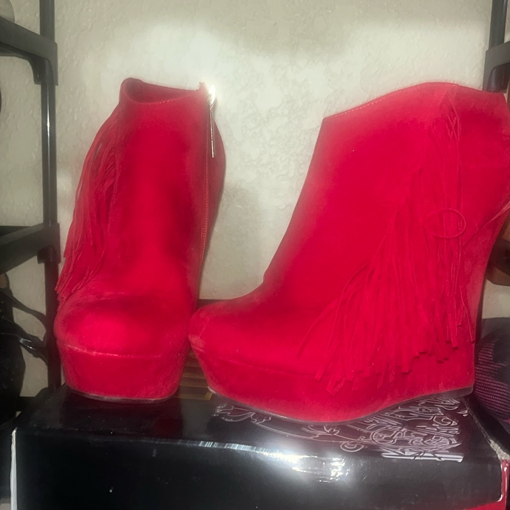 Red Fringe Wedges